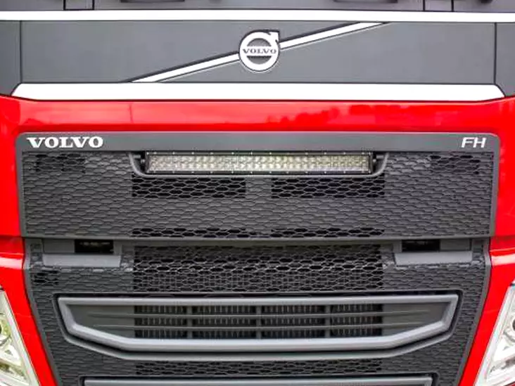DSM-LISÄVALOPAKETTI VOLVO FH4 GRILL BRACKET - Yleisosat ja tarvikkeet - 50820 - 1