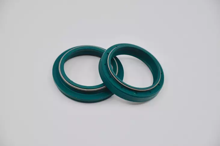 SKF Oil & Dust Seal 39 mm. - TECH SUSPENSION - Moottoripyörän Etuteleskoopit - 104924 - 1