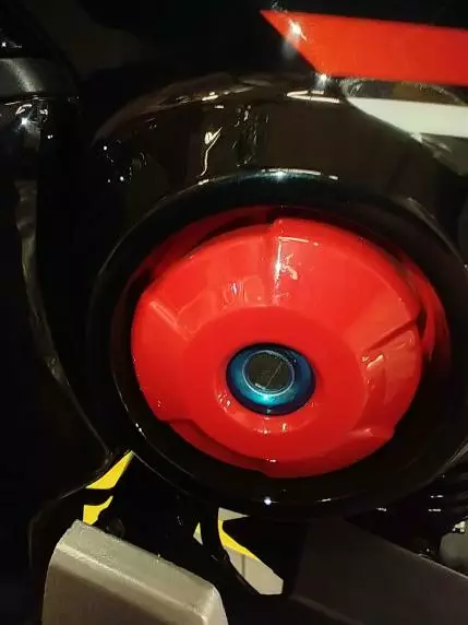 SuperMoto Istuimen lukon ympäröivä muovi vasen - SuperMoto - 166704 - 1