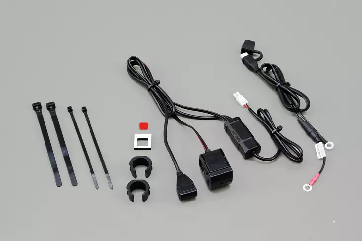 Daytona 12V USB/Tupakansytytin pistorasia - Mopon & Skootterin Matkapuhelin - 100255 - 1