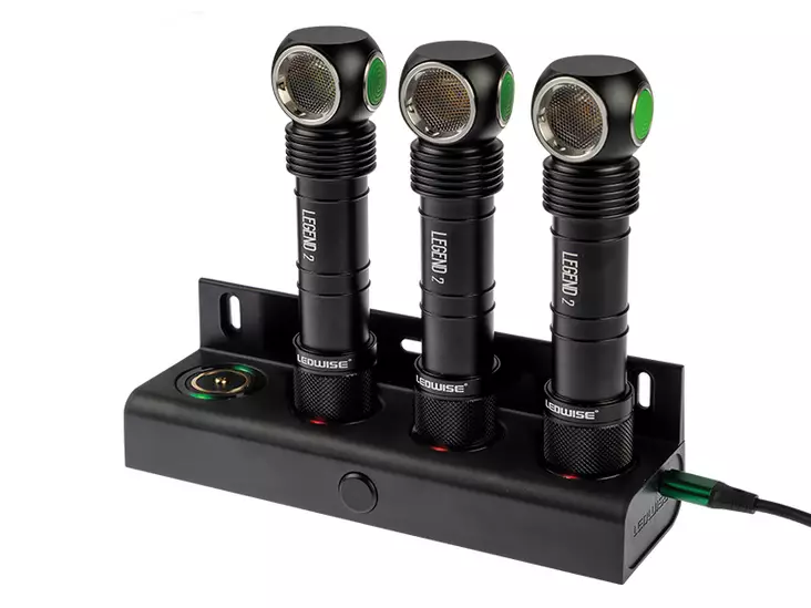 LATAUSTELAKKA 4 X LEGEND 2 VALAISIMELLE USB-C - Yleisosat ja tarvikkeet - 49505 - 1