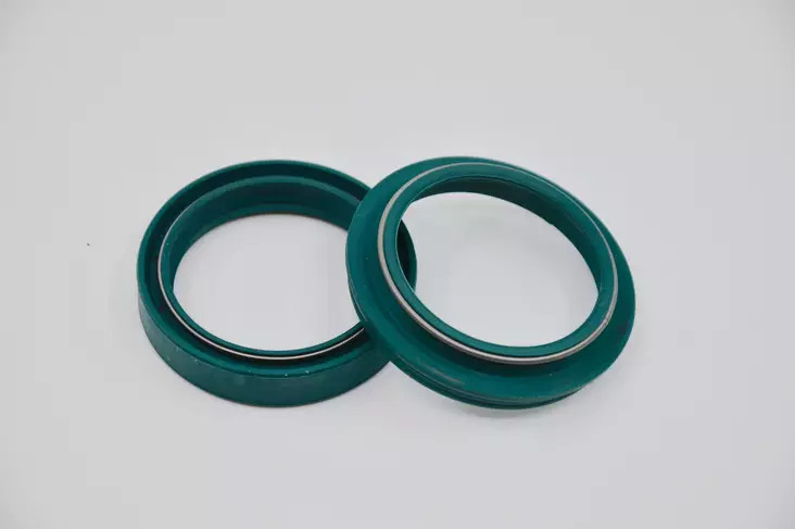 SKF Oil & Dust Seal 45 mm. - SHOWA - Moottoripyörän Etuteleskoopit - 103696 - 1