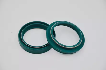 SKF Oil & Dust Seal 45 mm. - SHOWA - Moottoripyörän Etuteleskoopit - 103696 - 1