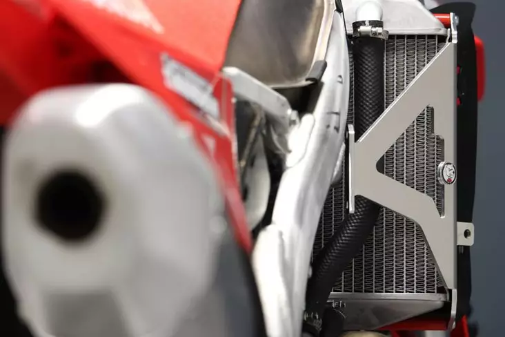 AXP Radiator Braces Red Honda CRF450R 21- / CRF250R 22- - Moottoripyörän Suojat & suojukset - 94828 - 1