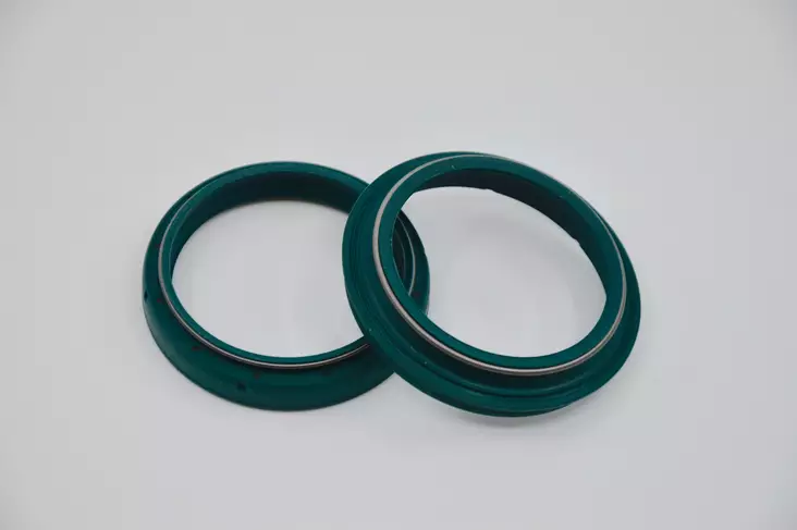 SKF Oil & Dust Seal 48 mm. - SHOWA - Moottoripyörän Etuteleskoopit - 104928 - 1